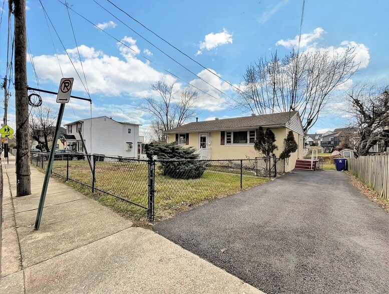 Building Photo - 1832 N Culpeper St