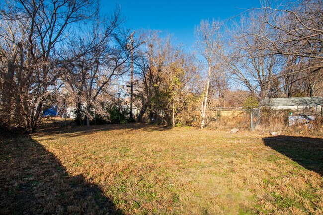 Building Photo - 1017 N Pershing St