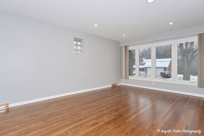 Building Photo - 40 Pine Tree Row