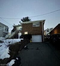 Building Photo - 270 10th St