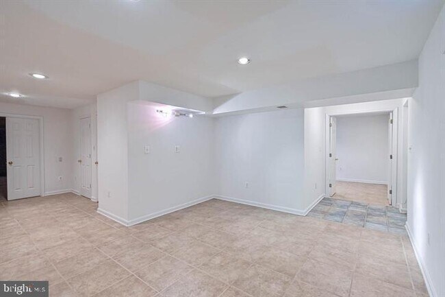 Building Photo - 9110 Autumn Oak Ct