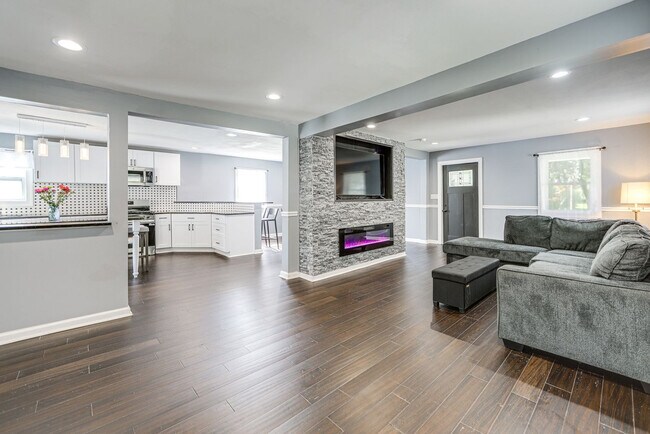 Building Photo - 15 Hockeborne Ave