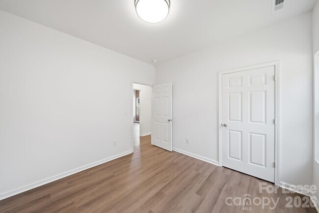 Building Photo - 1533 S Battleground Ave