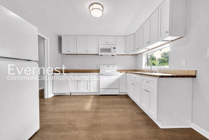 Building Photo - 15 Mt Camille St