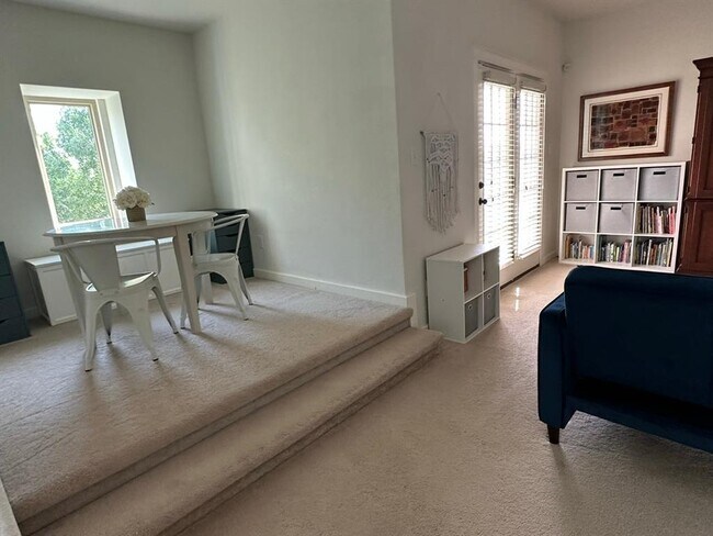 Building Photo - 205 Sycamore St