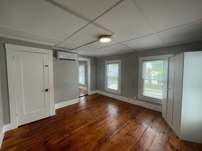 Building Photo - 21 Perley St