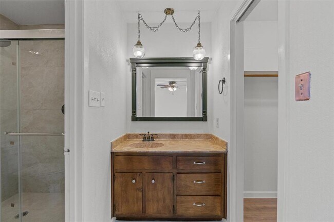 Building Photo - 209 E Rector St