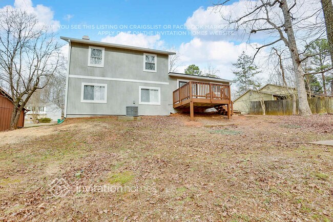 Building Photo - 834 Forest Path
