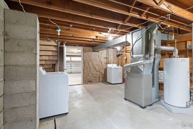 Building Photo - 27 Mcpherson St