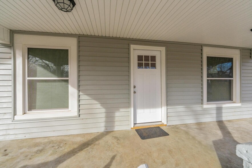 Building Photo - 221 N Elizabeth St