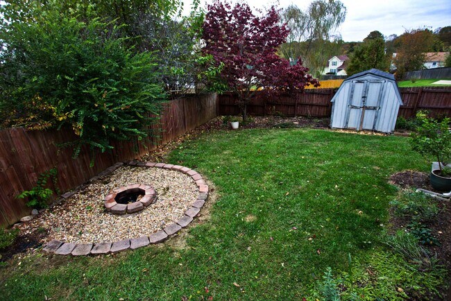 Building Photo - 2627 Holly Rock Dr