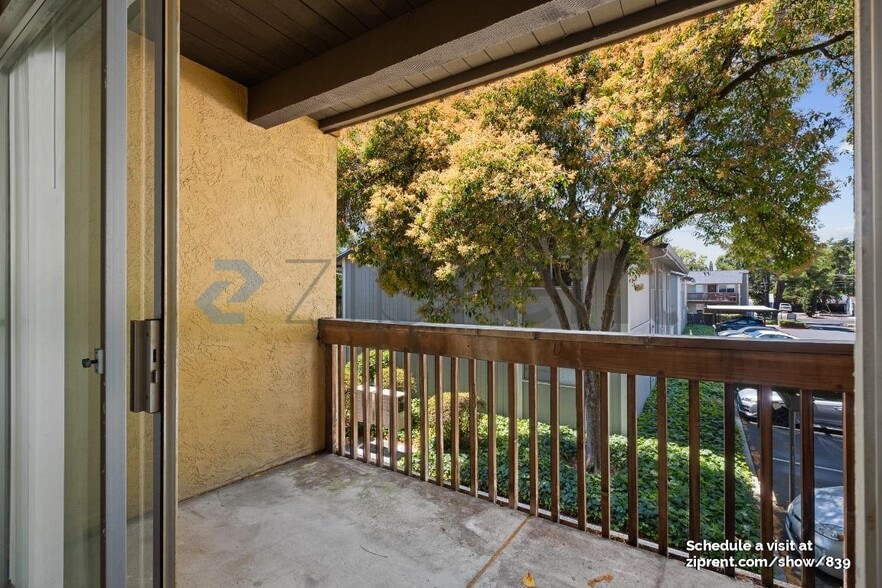 Building Photo - 1060 Oak Grove Rd
