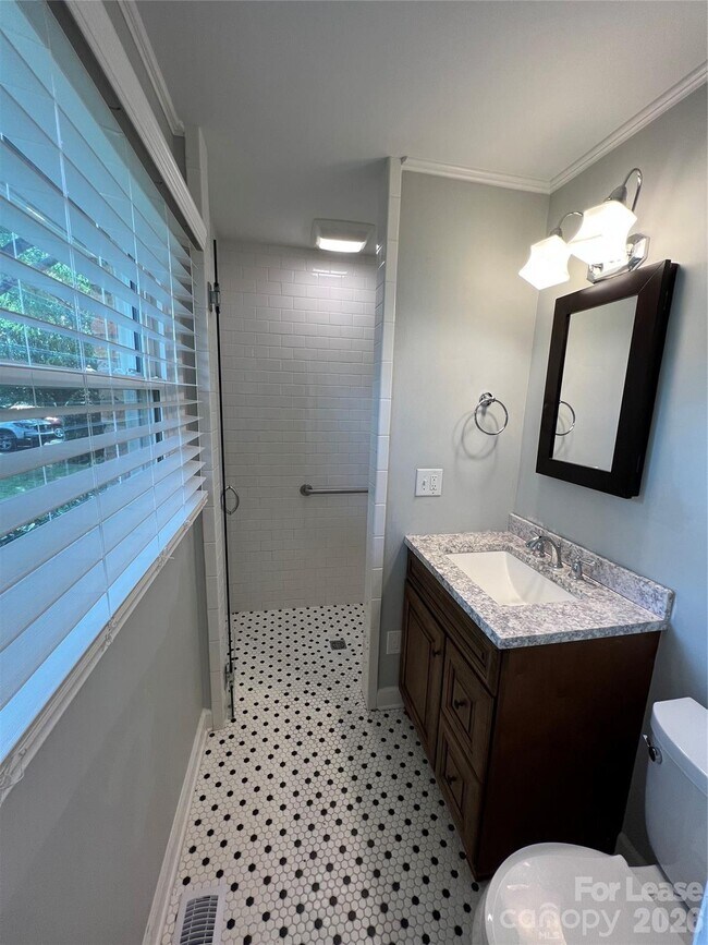 Building Photo - 1116 Bevis Dr