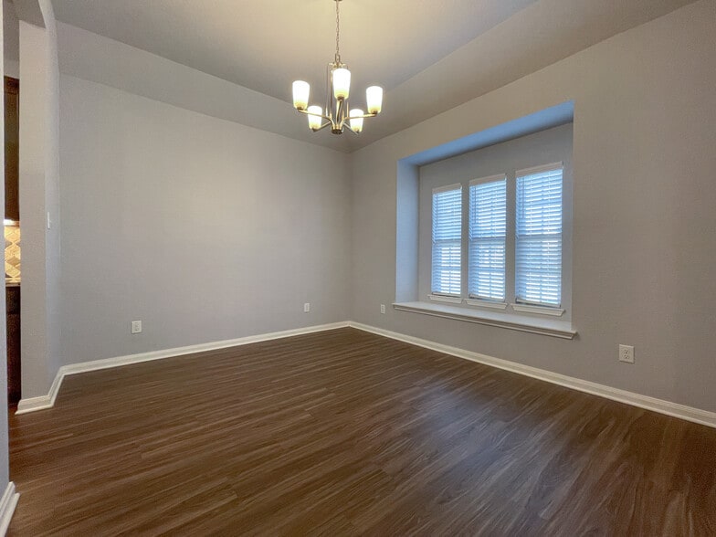 Building Photo - 10265 Driskill Dr