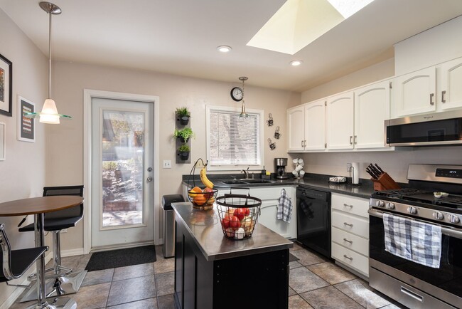 Building Photo - Four Bedroom in the Pines of Prescott