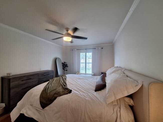 Building Photo - Designer-Remodeled Gem in Ashington Park |...