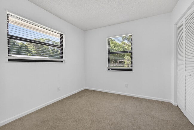 Building Photo - 7107 181st Ct N