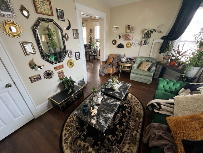 Building Photo - 506 E Locust St