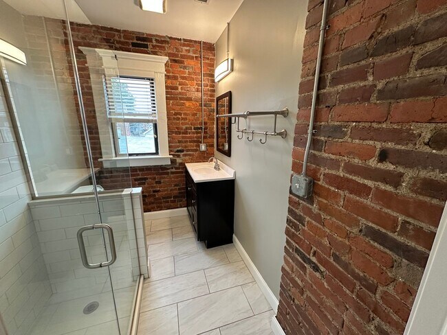 Building Photo - 1555 Hunter Ave