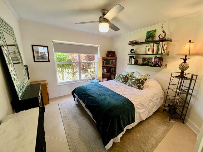 Building Photo - 4898 SW Lake Grove Cir