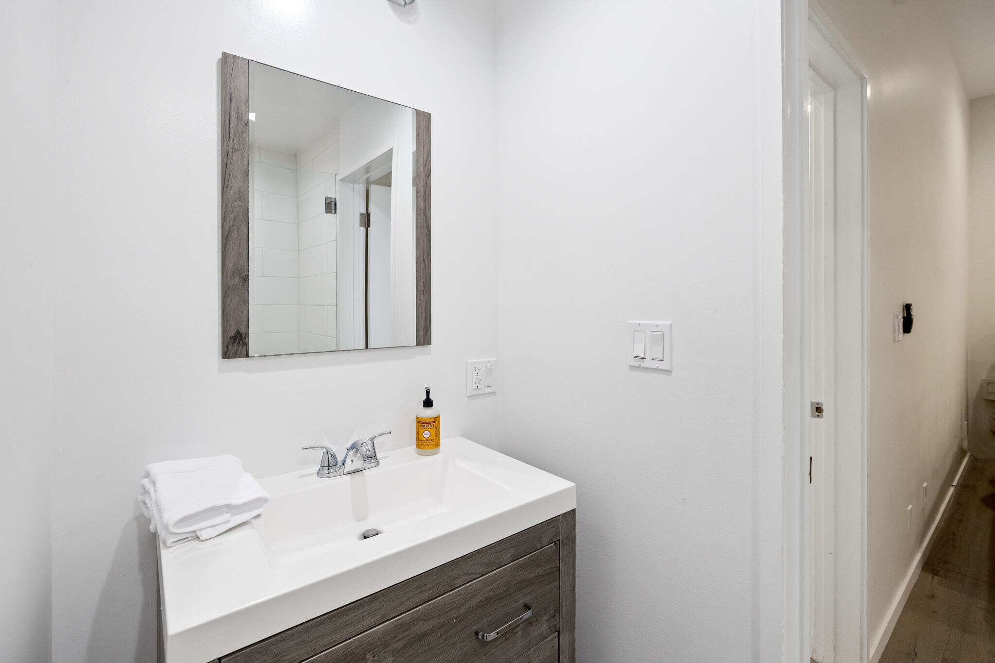 Building Photo - 131 Gull St