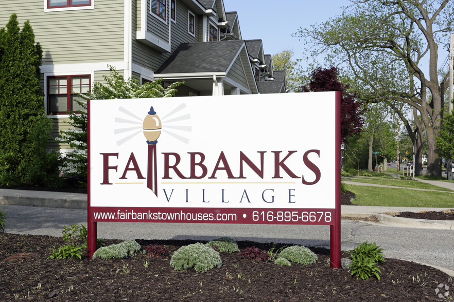 Primary Photo - Fairbanks Townhouses