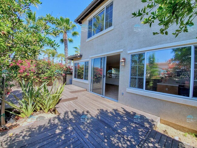Building Photo - End unit 4 Bedroom House Available Now in ...