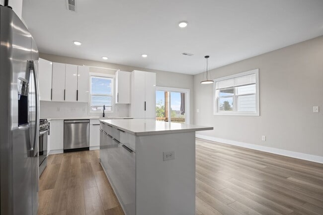 Building Photo - Stylish & Spacious Home in Prime Durham Location – Modern Living with Comfort & Convenience