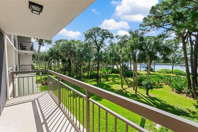 Building Photo - 2101 Marina Isle Way