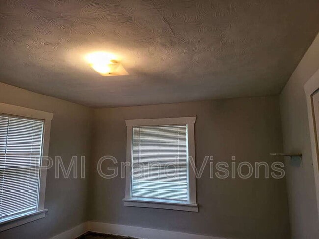 Building Photo - 1553 N Walnut Grove Ave