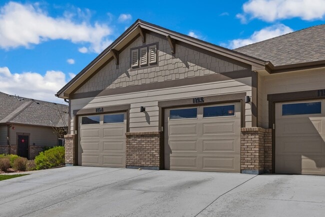 Building Photo - 2 Bed 3.5 Bath Townhome in Fort Collins!