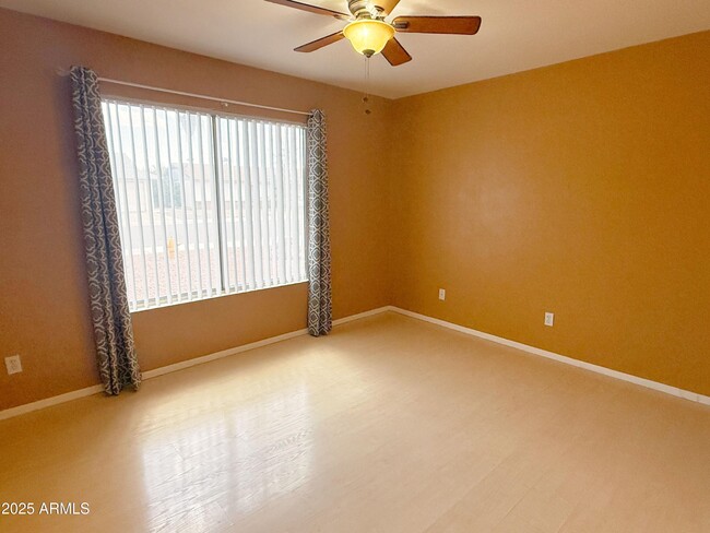 Building Photo - 716 W Nopal Pl