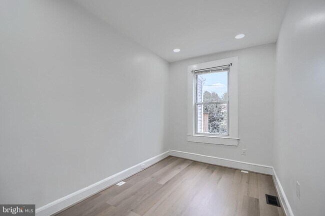 Building Photo - 1120 Montpelier St