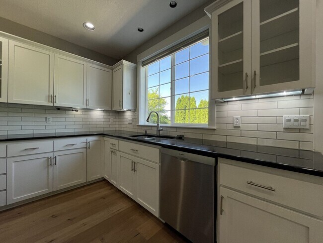 Building Photo - Beautifully Updated 3-Bedroom Bethany Home with Chef's Kitchen, Huge Bonus Room and Private Backyard