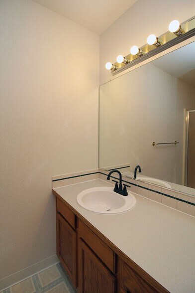 Building Photo - 22032 NE Chinook Way