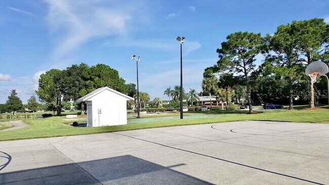 Building Photo - 3704 Southpointe Dr