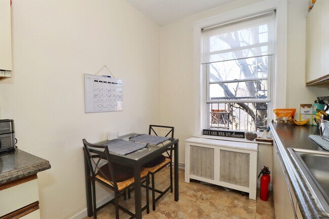 Building Photo - 704 Washington St