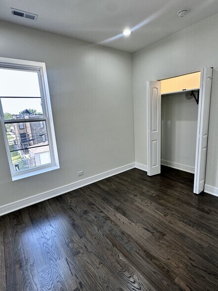 Building Photo - 603 E Bowen Ave