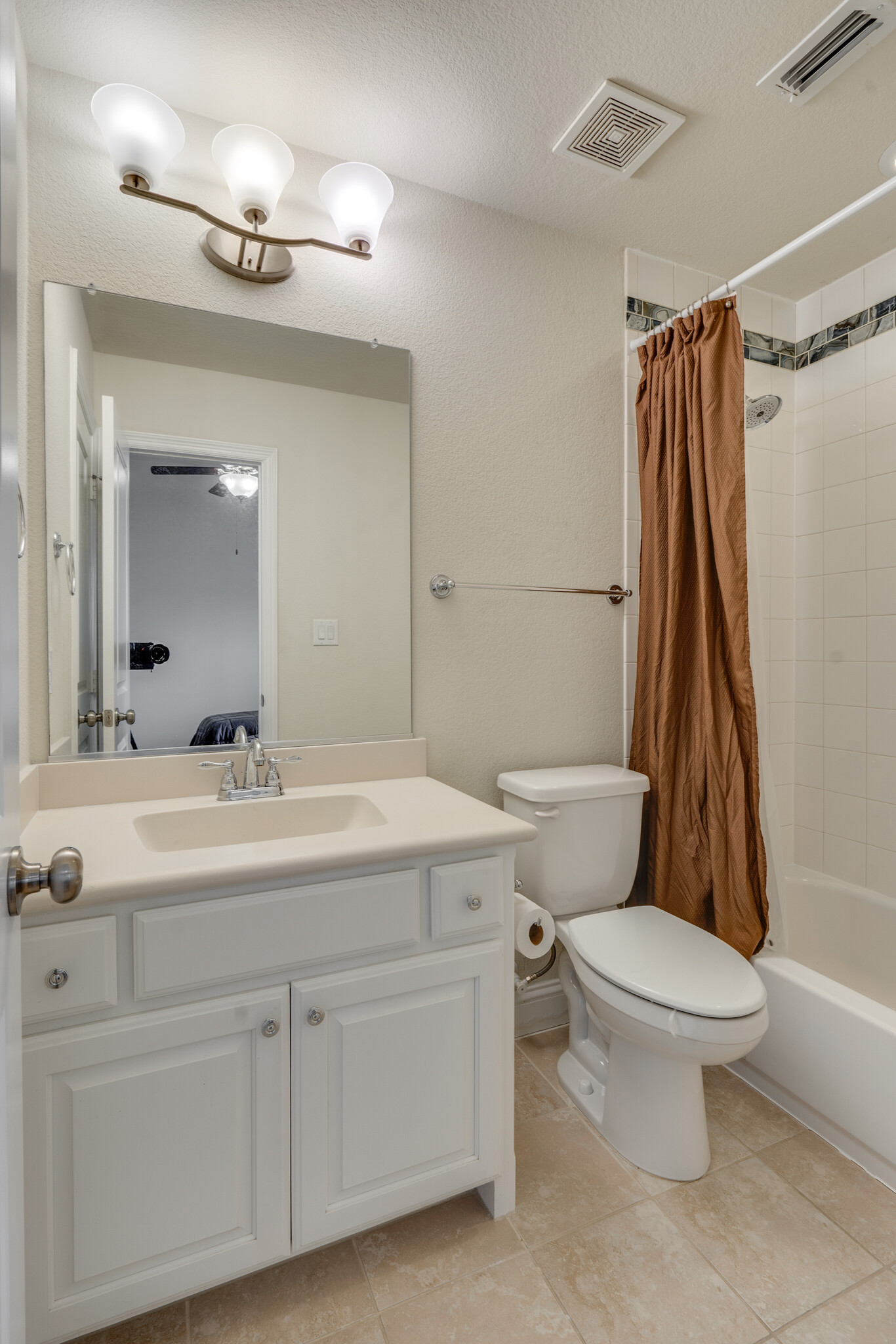 Upstairs Bathroom - 625 Surrey Ln