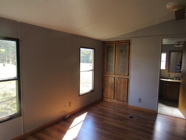 Building Photo - 104 Herald Pl