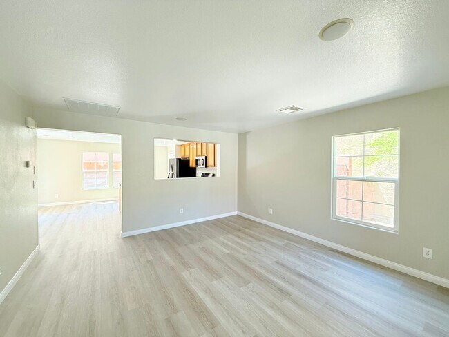 Building Photo - Cozy and charming 3-bedroom, 2.5-bath home