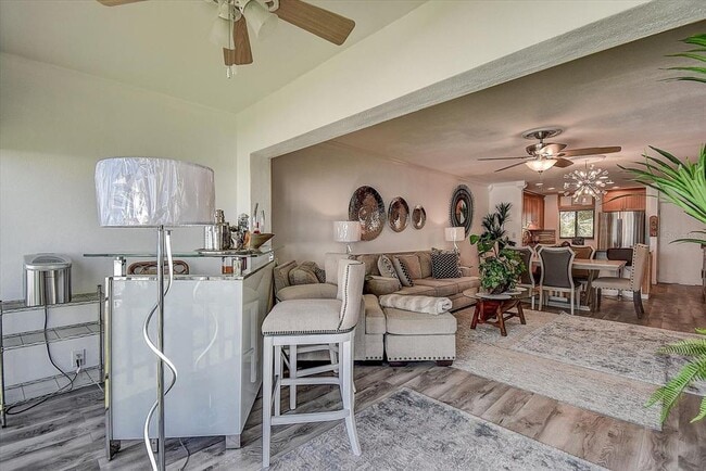 Building Photo - 865 S Gulfview Blvd