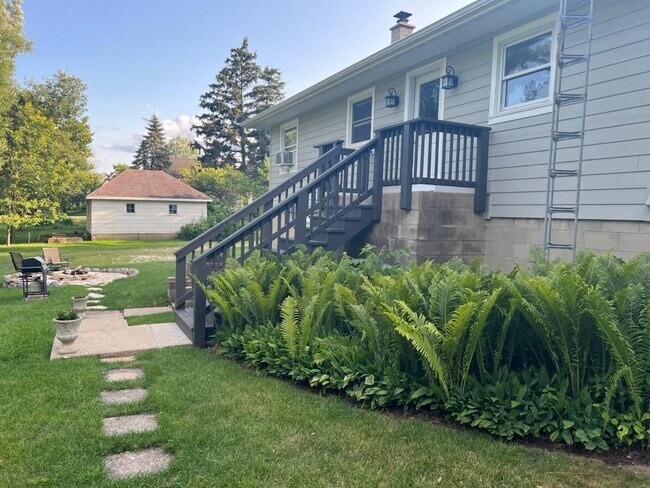 Building Photo - 541 S Main St