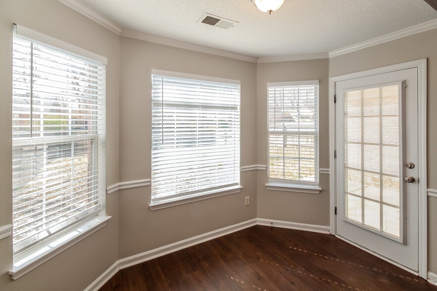 Building Photo - 9807 Pigeon Roost Park Cir