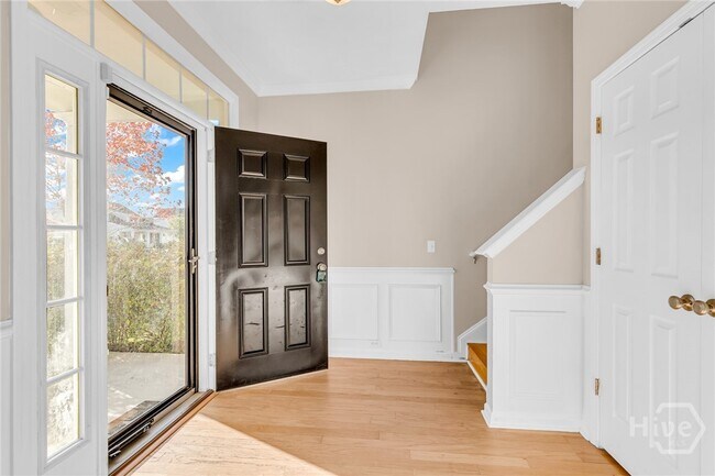 Building Photo - 16 Bushwood Dr