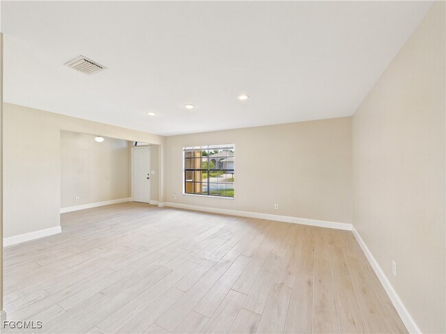 Building Photo - 17409 Braddock Rd