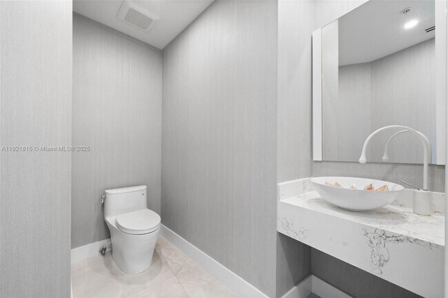 Building Photo - 18201 Collins Ave