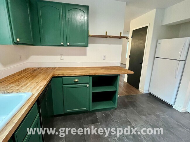 Building Photo - 3-Bedroom, 1.5-Bathroom House near Kenton Park, Off-Street Parking, Fenced Yard, Washer and Dryer