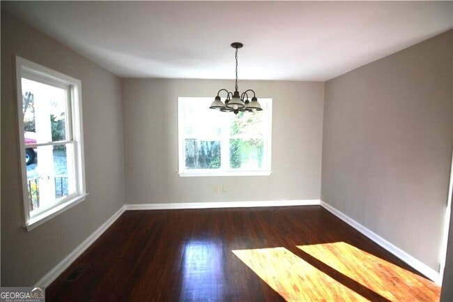 Building Photo - 1040 Shepherds Ln NE