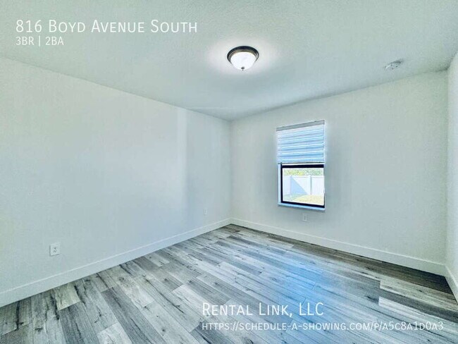 Building Photo - 816 Boyd Ave S